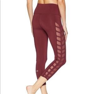Alo Yoga chevron Capri legging